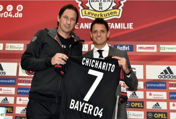 'Chicharito' Hernández fue presentado por el Bayer Leverkusen