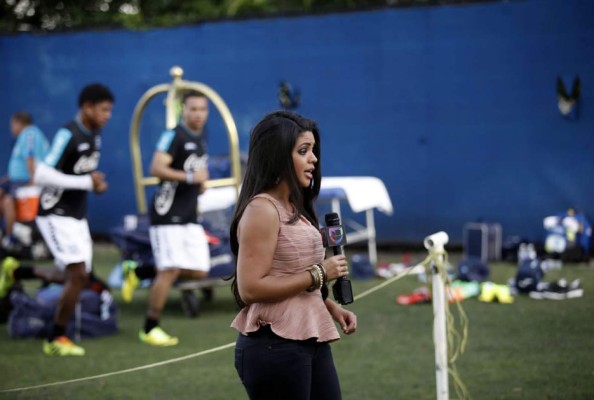 Periodista se robó miradas de los seleccionados hondureños