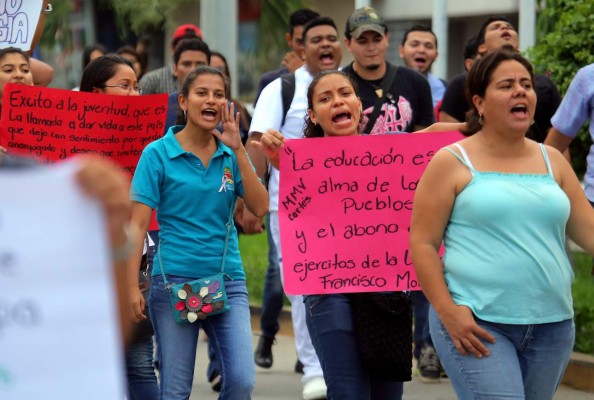 Estudiantes amenazan con nueva toma de la Unah-vs