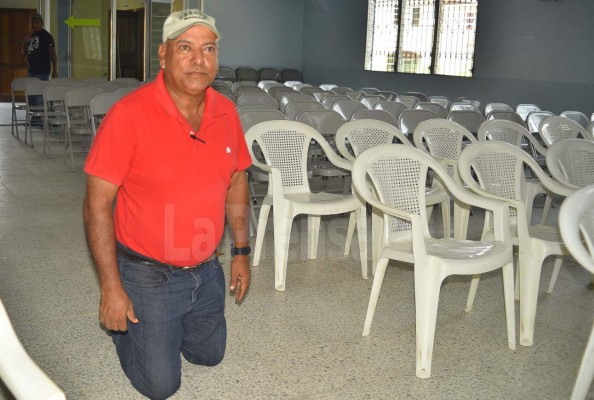 Entrenador del Vida cumple promesa tras salvar la categoría