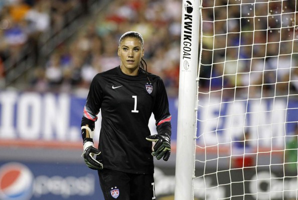 Portera Hope Solo es suspendida por su Federación