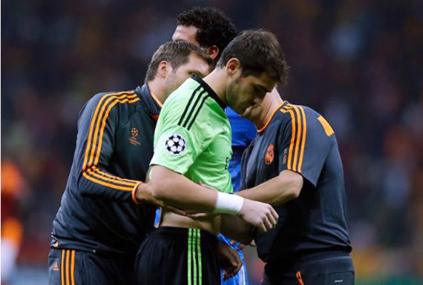 Casillas confirma que no tiene fractura ni fisura