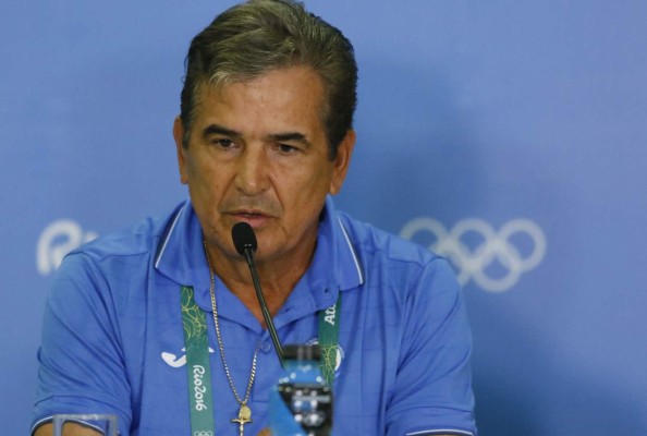 Prensa brasileña a Pinto: '¿Cuándo va a dirigir a Brasil'