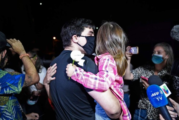 Maduro indulta a un centenar de opositores buscando legitimidad de comicios