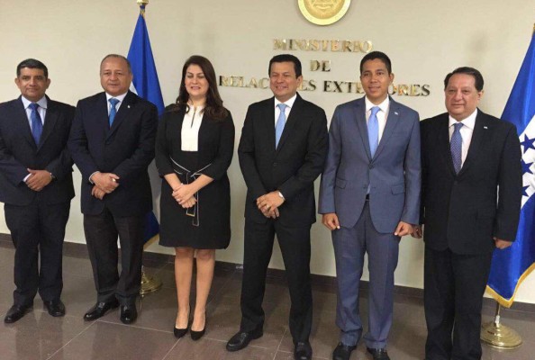 Honduras entrega a El Salvador propuesta contra las maras y pandillas