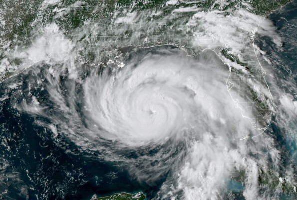Ida es ya un huracán de categoría 4 y amenaza Estados Unidos