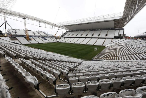Estadio de la inauguración del Mundial es entregado con obras pendientes
