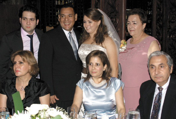 Alegría por los novios
