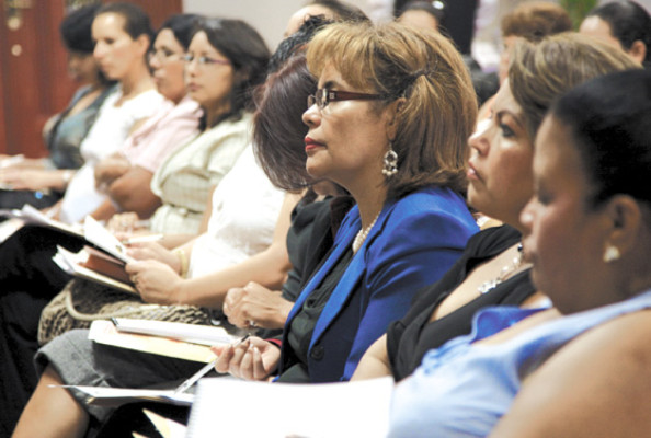 364 mujeres aspiran a cargos populares