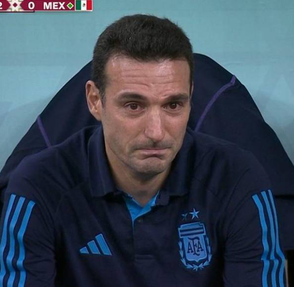Lionel Scaloni, DT de Argentina, no pudo evitar las lágrimas producto de la emoción luego del golazo de Enzo Fernández.