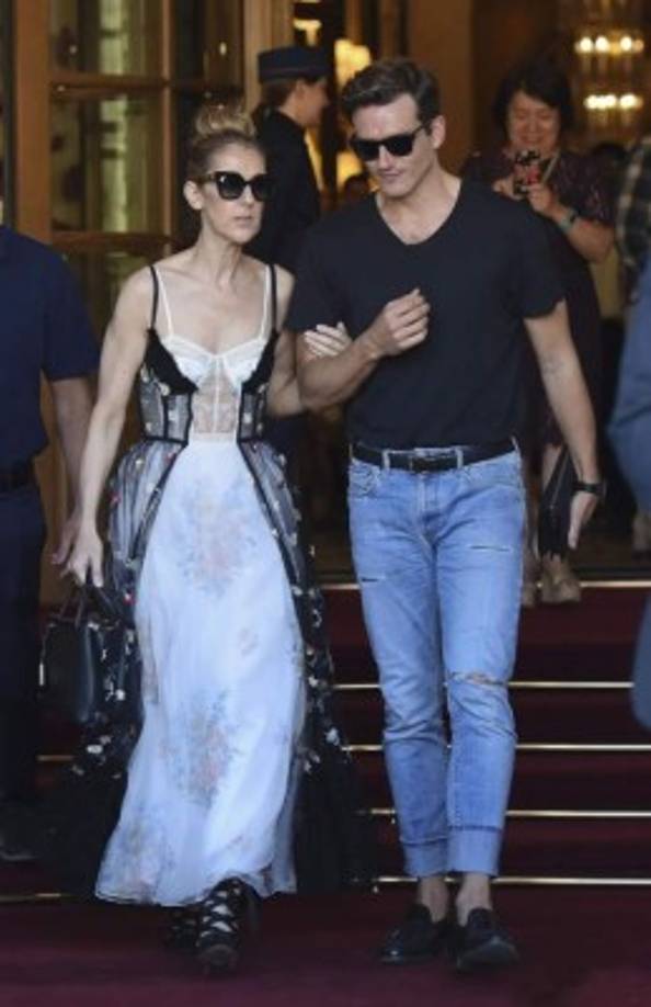 Tampoco es que a la diva le importe demasiado que se especule sobre sus supuestos romances en esta nueva etapa de la vida que está atravesando y que ella misma define como fantástica.<br/><br/>'No me importa porque es guapísimo y un amigo muy cercano', afirmó la estrella al mismo medio.