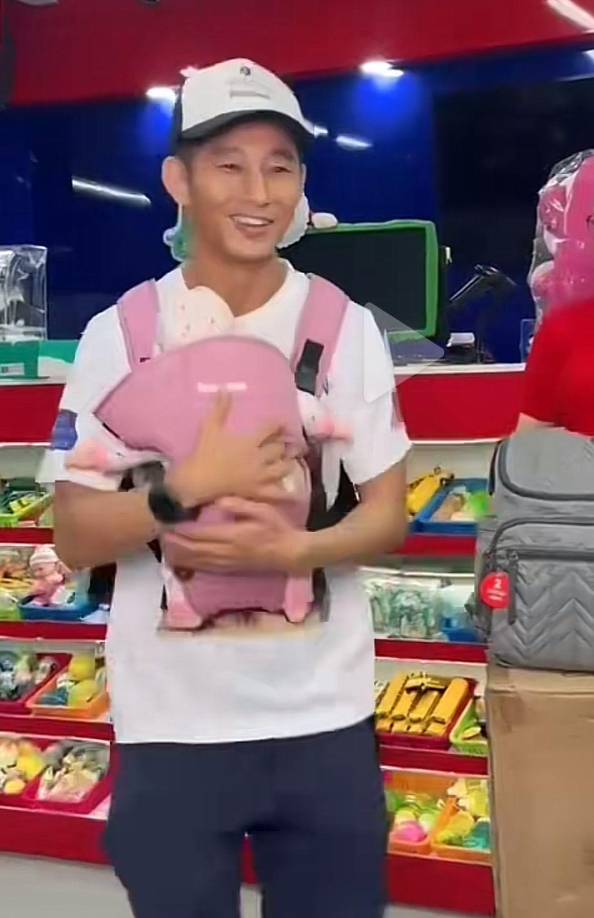 Y es que Shin Fujiyama tras llegar a Honduras luego de emprender un extremo reto de correr por la educación del país se ha mantenido muy unido con su actual pareja Yeimi Licona, dado que está próximos a convertirse en papá.