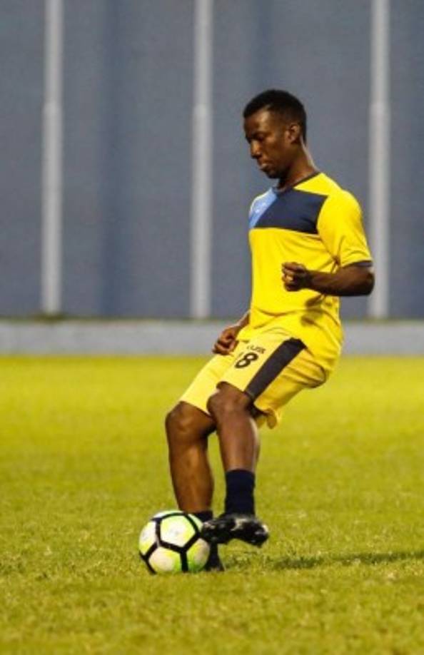 Darixon Vuelto: Tras no seguir en el Portland Timbers de EUA, en el Real España están a la espera de que llegue su pase internacional para que pueda debutar con los aurinegros en el Apertura 2018. Puede estrenarse ante Platense este fin de semana en Puerto Cortés.