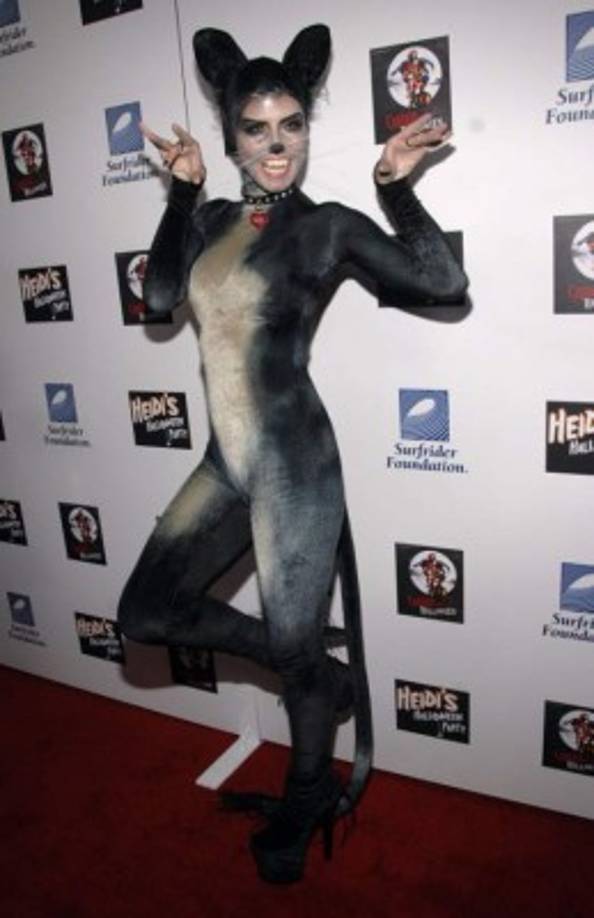 ¡Miauu! ¡Miauu! Ni los animales se han salvado de la creatividad de la modelo Heidi Klum. En el 2007 apareció con un disfrazó de gato, con un traje sexy ajustado al cuerpo y tacones negros.