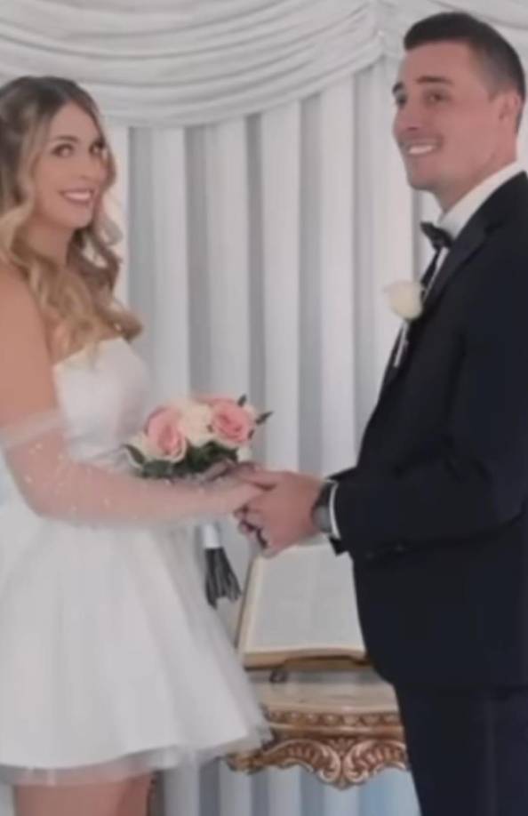 Jordan y Carter la pareja de recién casados, no podían creer tal sorpresa y agradecieron al cantante, “Gracias por el día más mágico de nuestras vidas”.