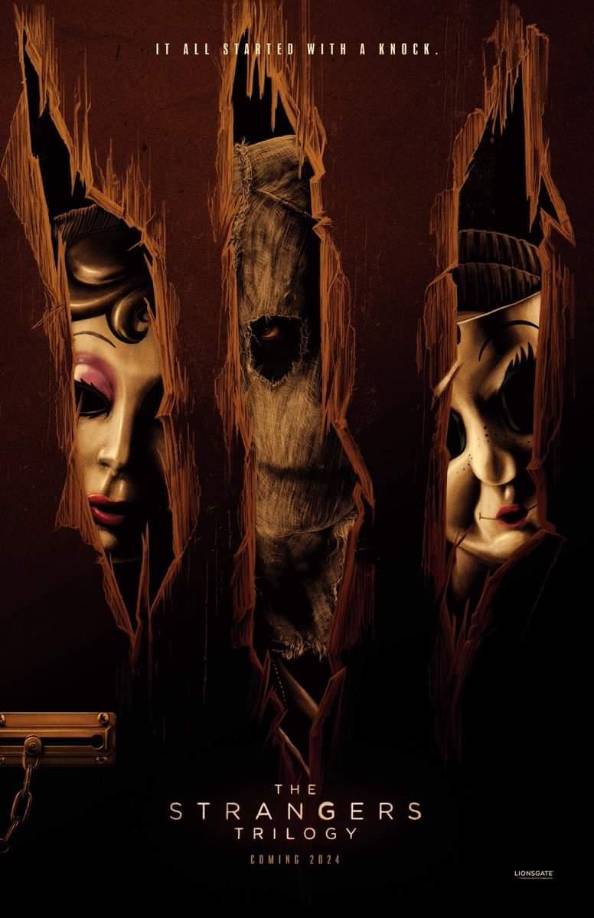 Lionsgate ha desvelado hoy las primeras imágenes de <i>Los Extraños</i>, un <i>reboot </i>en forma de trilogía de <i>Los Extraños</i> (2008). La trilogía de terror llegará a los cines en algún momento de 2024 y estará dirigida por Renny Harlin <i>(Cliffhanger, La Jungla de Cristal 2, El Exorcista: El comienzo)</i>. “Cuando se presentó esta oportunidad, pensé que era una oportunidad increíble la idea de no hacer un remake o un reboot, sino una trilogía basada en la película original,” ha confirmado Harlin en unas declaraciones a Entertainment Weekly en una charla exclusiva.