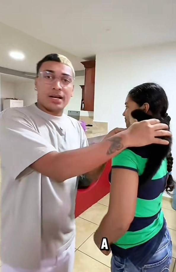 Supremo, conocido por su contenido controversial, documentó el momento en que entregó al mono, que había cuidado por varias semanas en su casa.