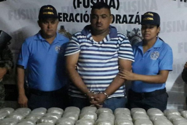 Incautan tres sacos con 240 libras de marihuana en un furgón en Comayagua
