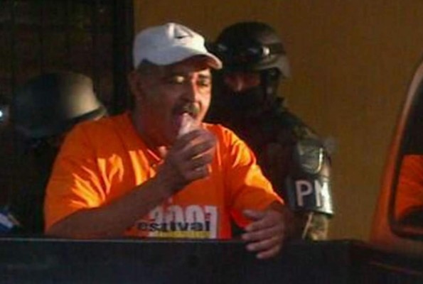 Dictan auto de prisión a exoficial vinculado a banda de mexicano