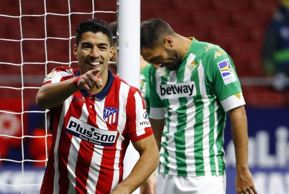 Con un gol de Luis Suárez, el Atlético venció al Betis en la Liga Española
