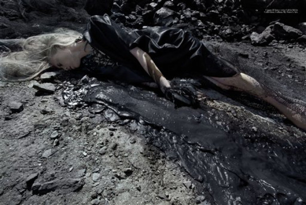 Vogue Italia saca en portada el desastre de BP con una controvertida imagen