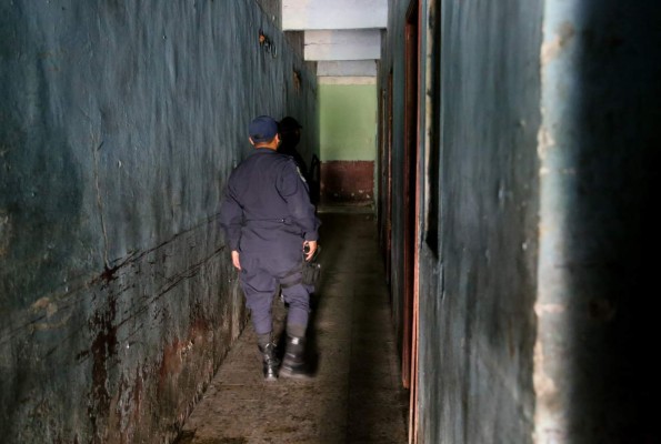 Arriesgan su vida por 50 lempiras la noche en el 'hotel del terror”