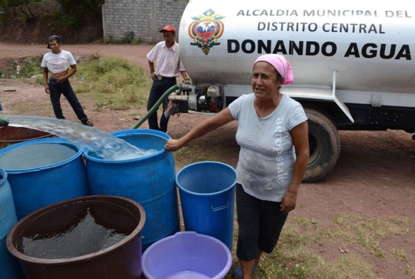Hondureños flagelados por cortes de electricidad y agua por sequía