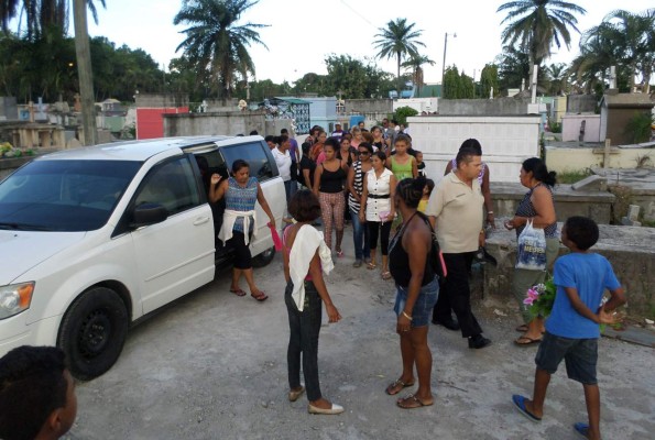 Dan último adiós a periodista muerto en accidente