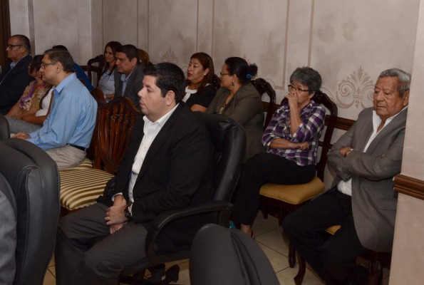 Astropharma: Mantienen medidas a acusados