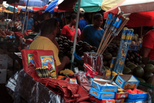 Bomberos temen un incendio en mercados sampedranos