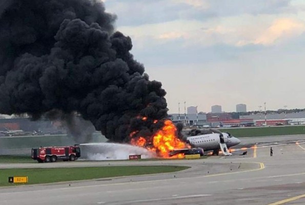 Rusia: Confirman 41 muertos en el avión accidentado en Moscú