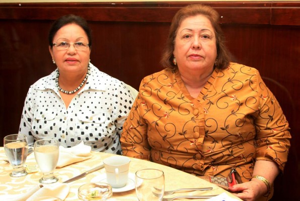 Grupo Ayuda celebra su cuarto desayuno solidario