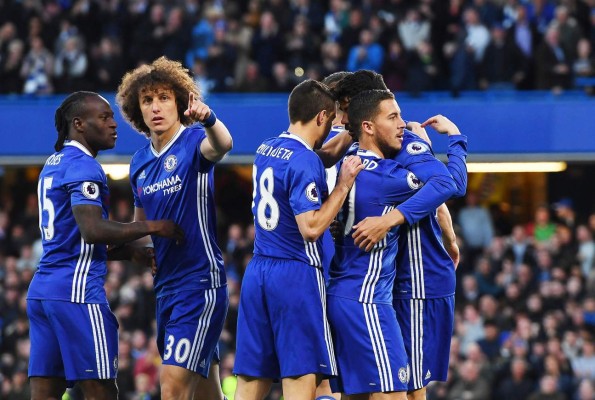 El Chelsea gana y acaricia el título de la Premier League