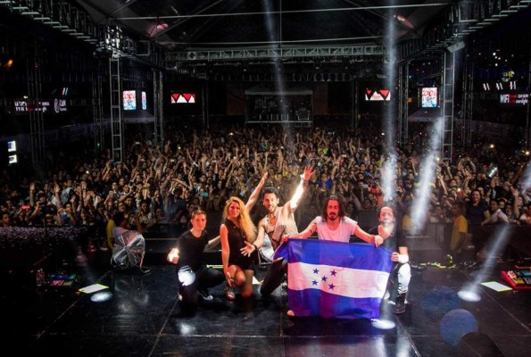 Beto Cuevas conquistó a los sampedranos