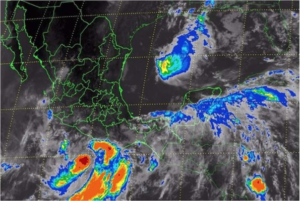 Tormenta Carlos se convierte en huracán frente a costa mexicana