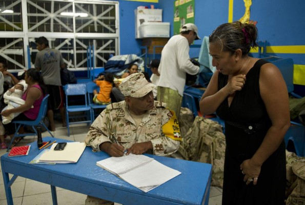 Destrucción y 11,000 evacuados deja Odile al tocar tierra en México
