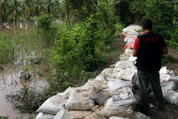 El nivel del Ulúa baja, pero lluvias continuarán hoy