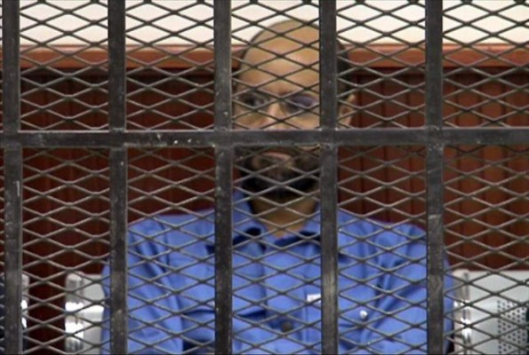 Hijo mayor de Gadafi es condenado a muerte