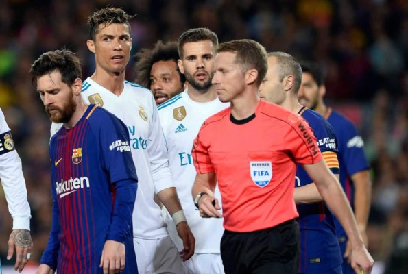 Messi insultó al árbitro en el descanso del clásico: 'Te cagas'