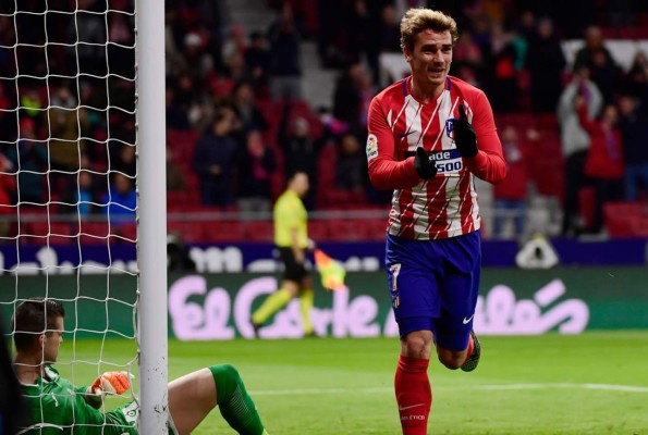 Griezmann marca cuatro goles y pone al Atlético a cuatro puntos del Barcelona