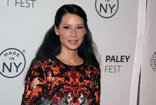Lucy Liu tiene hijo con un vientre de alquiler