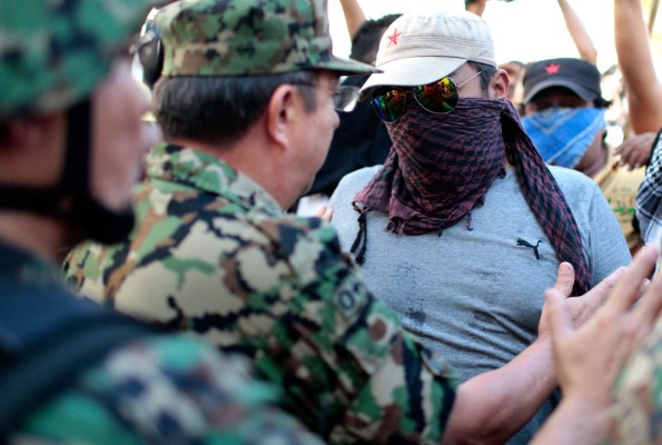 Padres buscarán a estudiantes desaparecidos en todos los cuarteles de México