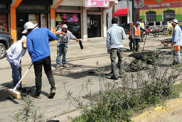 Con bacheo buscan evitar accidentes viales en El progreso