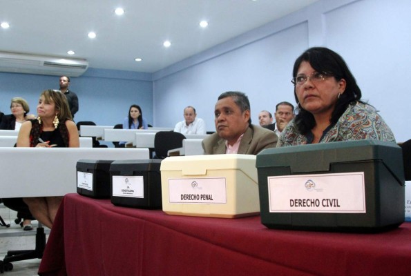 Una persona muerta deja accidente entre un bus y un pick up en Atlántida