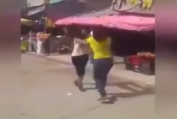 Hondureñas se van a los golpes por el 'amor de un hombre'