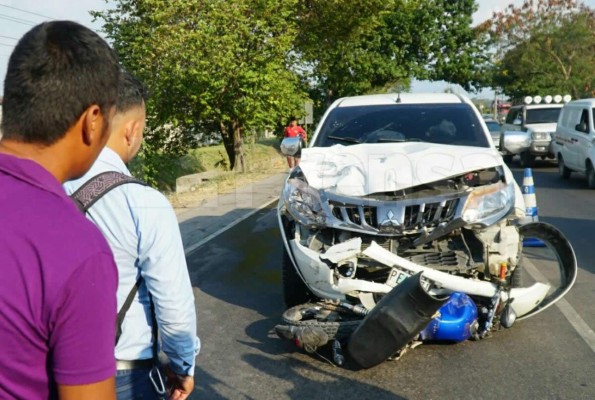 Motociclista muere al ser arrollado por un pick-up en Villanueva