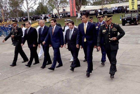 Julián Pacheco oficializa su retiro de las FFAA de Honduras