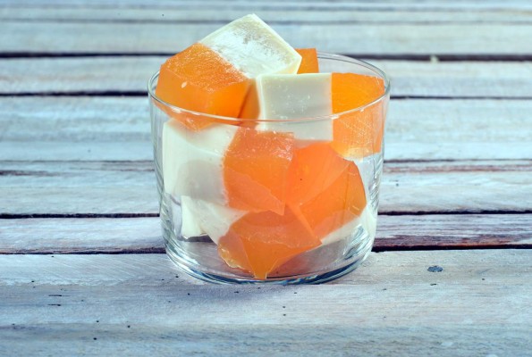 Gelatina de yogur con albaricoque