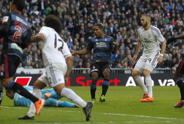 Real Madrid gana al Granada y se acuesta líder de la Liga española