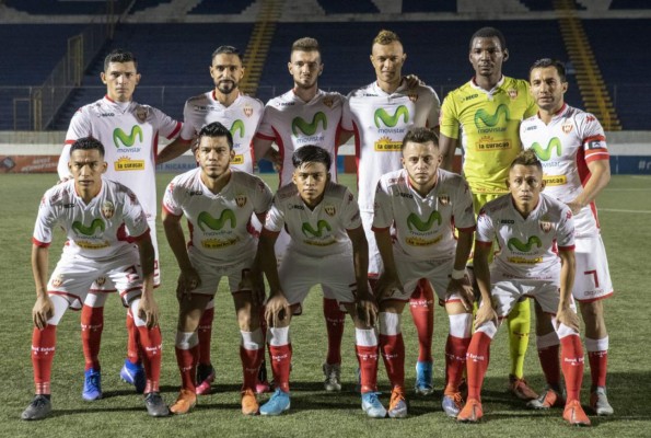 Real Esteli players pose for a team picture ahead of their game against Managua FC during the Primera Liga soccer final in Managua, Nicaragua on 9 May 2020. (Photo by INTI OCON / AFP)